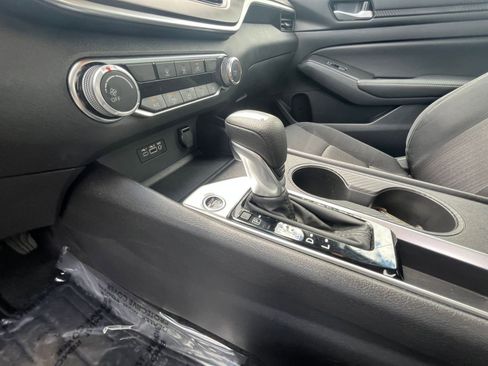 Used 2025 Nissan Altima 2.5 SV FWD image 40