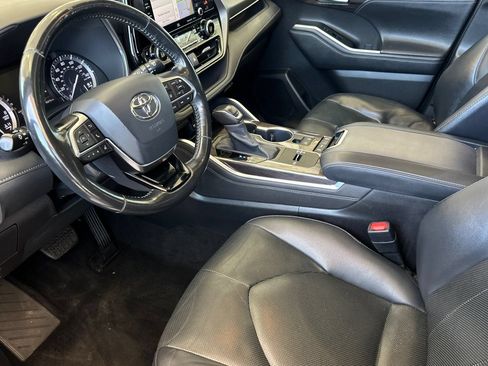 Used 2020 Toyota Highlander Limited FWD image 10