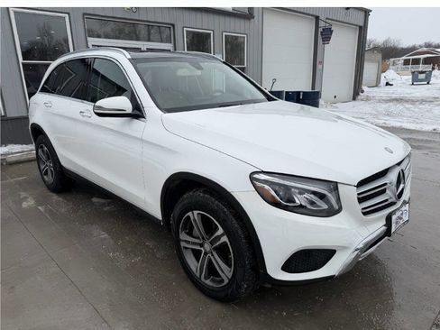 Used 2017 Mercedes-Benz GLC 300 4MATIC image 1