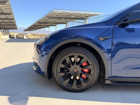 Used 2022 Tesla Model Y Long Range AWD/4WD image 13