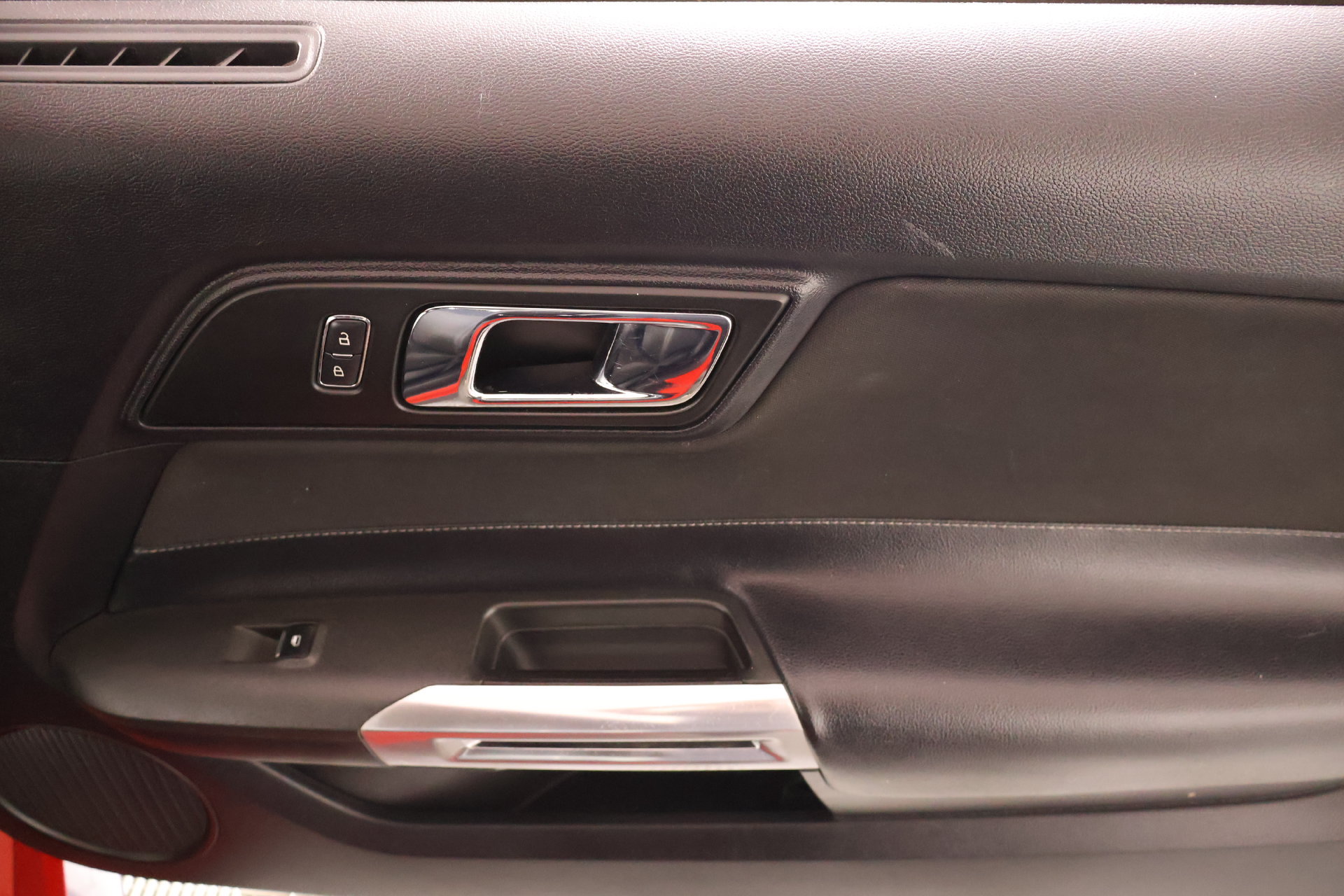Used 2016 Ford Mustang Coupe RWD image 14