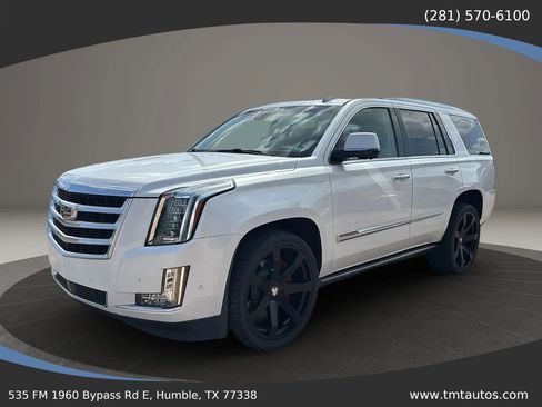 Used 2018 Cadillac Escalade Premium Luxury RWD image 3