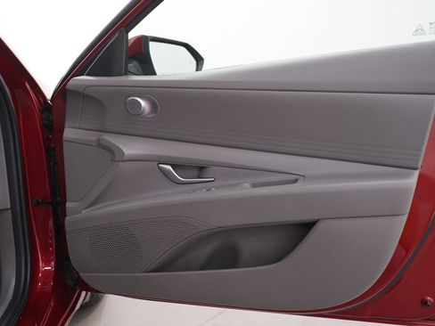 Certified 2023 Hyundai Elantra SE FWD image 9