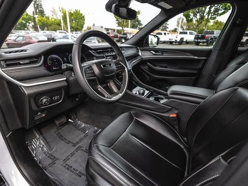 Used 2024 Jeep Grand Cherokee Limited AWD/4WD image 21