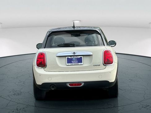 Used 2019 MINI Cooper 4-Door Hardtop w/ Premium Package image 5