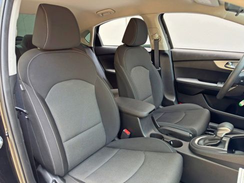 Used 2023 Kia Forte LXS w/ LXS Technology Package FWD image 29