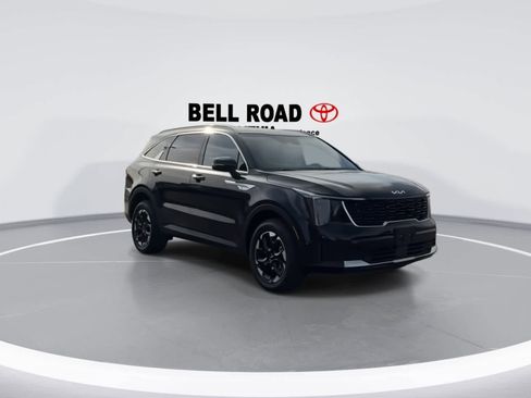 Used 2024 Kia Sorento S image 2