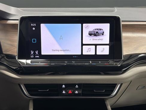 Used 2024 Volkswagen Atlas SE w/ Black Wheel Package image 12