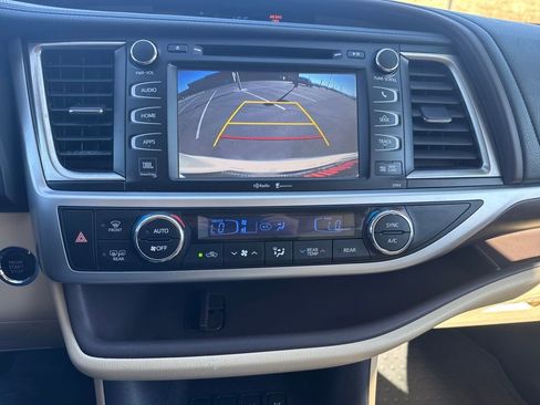Used 2015 Toyota Highlander Limited image 27