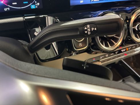 Used 2025 Mercedes-Benz GLA 250 4MATIC image 13