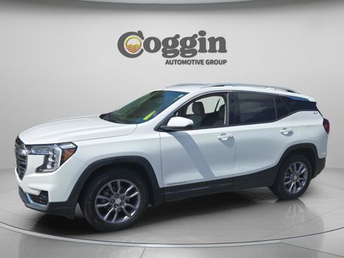 Used 2023 GMC Terrain SLT FWD image 1