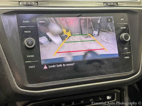 Used 2019 Volkswagen Tiguan SE w/ Panoramic Sunroof Package image 18