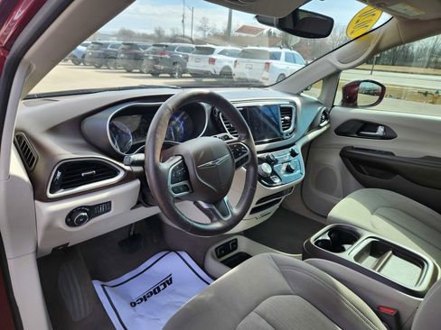 Used 2020 Chrysler Pacifica Touring w/ Cold Weather Group image 2