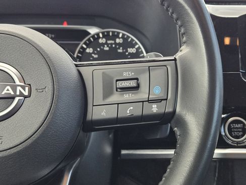 Used 2022 Nissan Pathfinder SV image 31