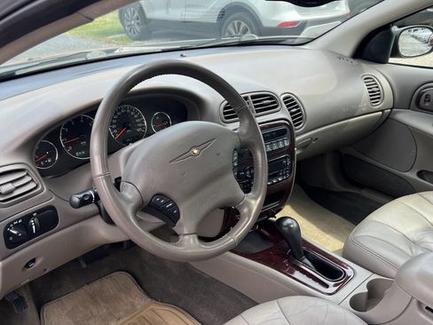 Used 2004 Chrysler Concorde LXi image 10