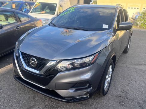 Used 2021 Nissan Rogue Sport SV image 2