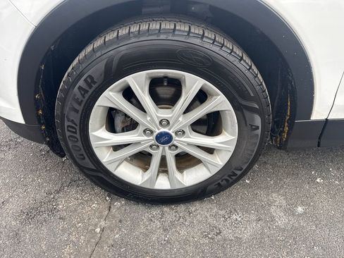 Used 2017 Ford Escape SE image 18