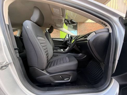 Used 2019 Ford Fusion SE FWD image 15