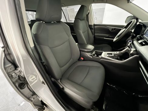 Used 2021 Toyota RAV4 LE FWD image 29