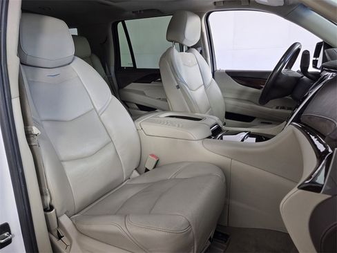 Used 2016 Cadillac Escalade Premium image 17