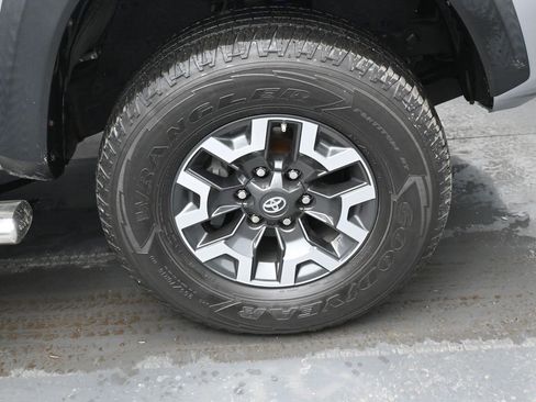 Used 2019 Toyota Tacoma TRD Off-Road image 33