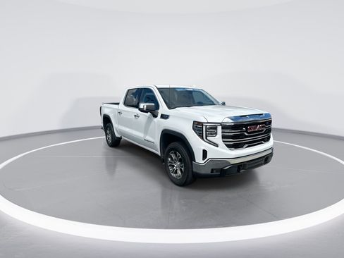 Used 2025 GMC Sierra 1500 SLT AWD/4WD image 2