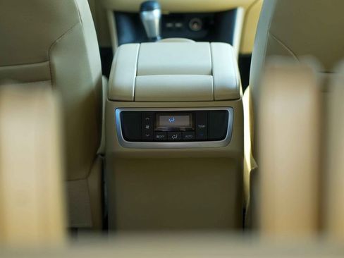 Used 2019 Toyota Highlander Limited image 12