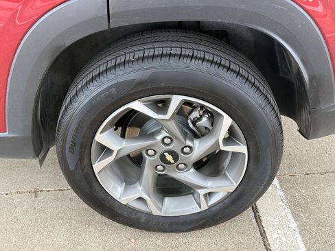 Used 2025 Chevrolet Trax LT FWD image 29