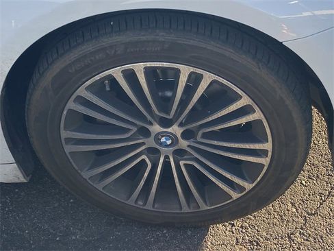 Used 2019 BMW 530e w/ Convenience Package image 4