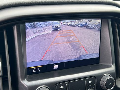 Used 2022 Chevrolet Colorado Z71 w/ Z71 Midnight Edition image 17