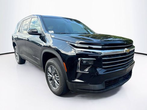 Used 2025 Chevrolet Traverse LT FWD image 7