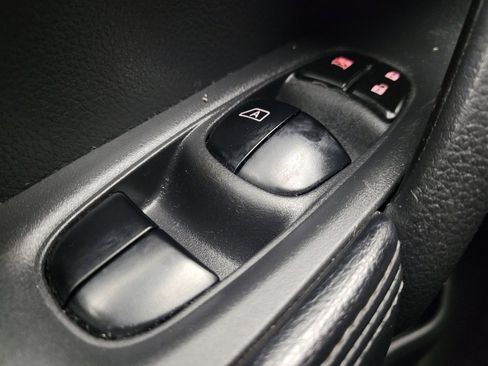 Used 2016 Nissan Rogue S image 27