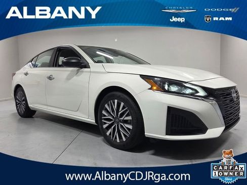 Used 2025 Nissan Altima 2.5 SV FWD image 1