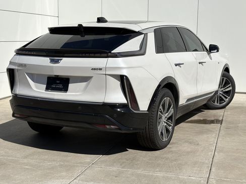 Certified 2024 Cadillac Lyriq Luxury image 7