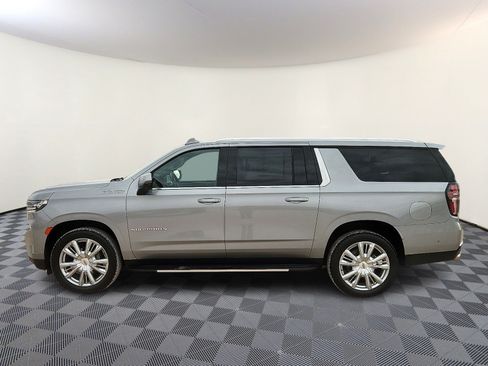 Used 2024 Chevrolet Suburban High Country w/ Advanced Technology Package AWD/4WD image 2