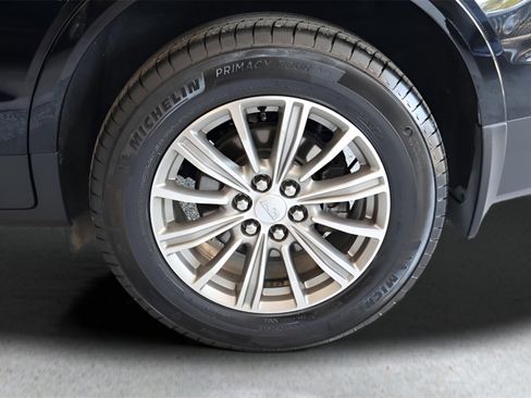 Used 2017 Cadillac XT5 Luxury w/ Driver Awareness Package image 9