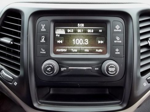 Used 2017 Jeep Cherokee Sport image 23