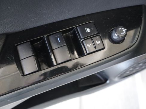 Used 2021 Toyota Prius Prime XLE FWD image 11