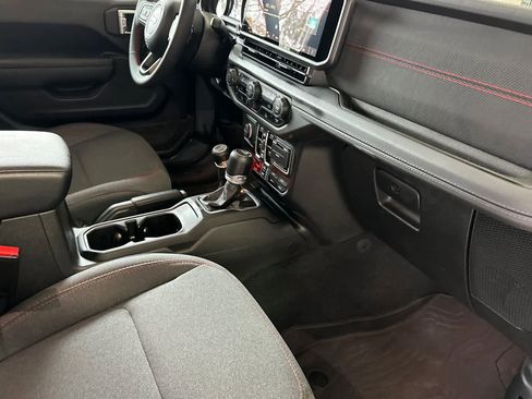 Used 2024 Jeep Gladiator Rubicon image 16