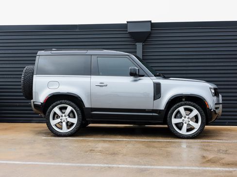 Used 2021 Land Rover Defender 90 X-Dynamic S image 8