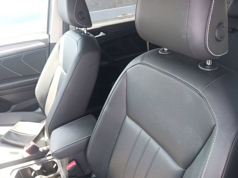 Used 2023 Volkswagen Tiguan SE FWD image 5