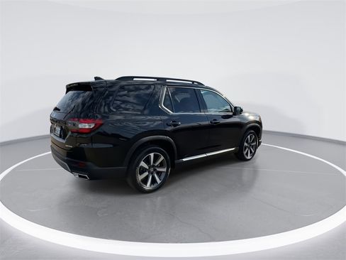 Used 2025 Honda Pilot Touring image 14