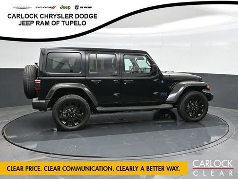 Used 2025 Jeep Wrangler Sahara AWD/4WD image 4