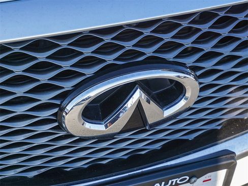 Used 2016 INFINITI Q50 Hybrid w/ Technology Package image 11