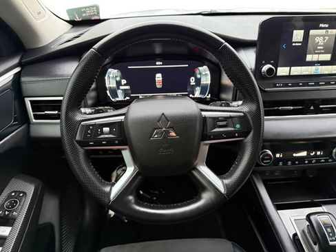 Used 2024 Mitsubishi Outlander SE image 14