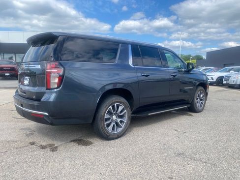 Used 2021 Chevrolet Suburban LT w/ Luxury Package AWD/4WD image 8