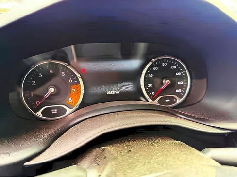 Used 2023 Jeep Renegade Altitude AWD/4WD image 29