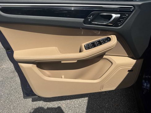 Used 2023 Porsche Macan Turbo image 16