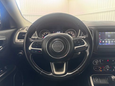 Used 2019 Jeep Compass Latitude FWD image 19