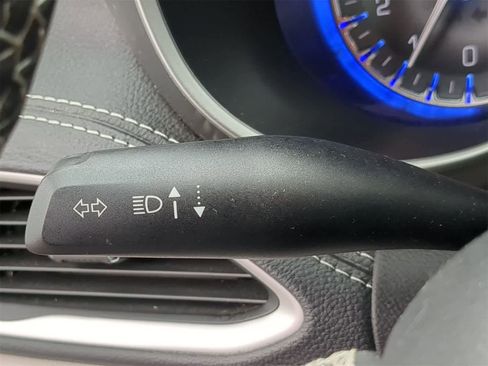 Used 2023 Chrysler Pacifica Touring-L image 26